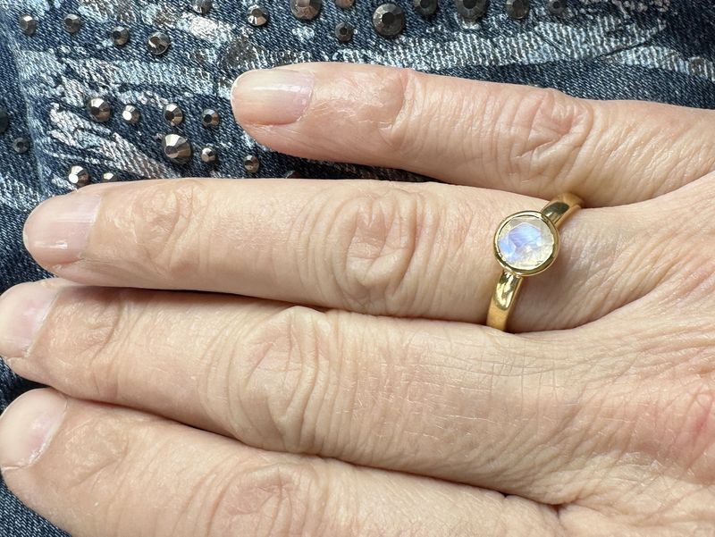 Ring moonstone gold