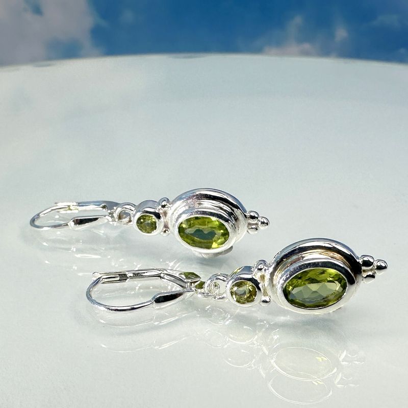 Earrings peridot faceted 925 silver