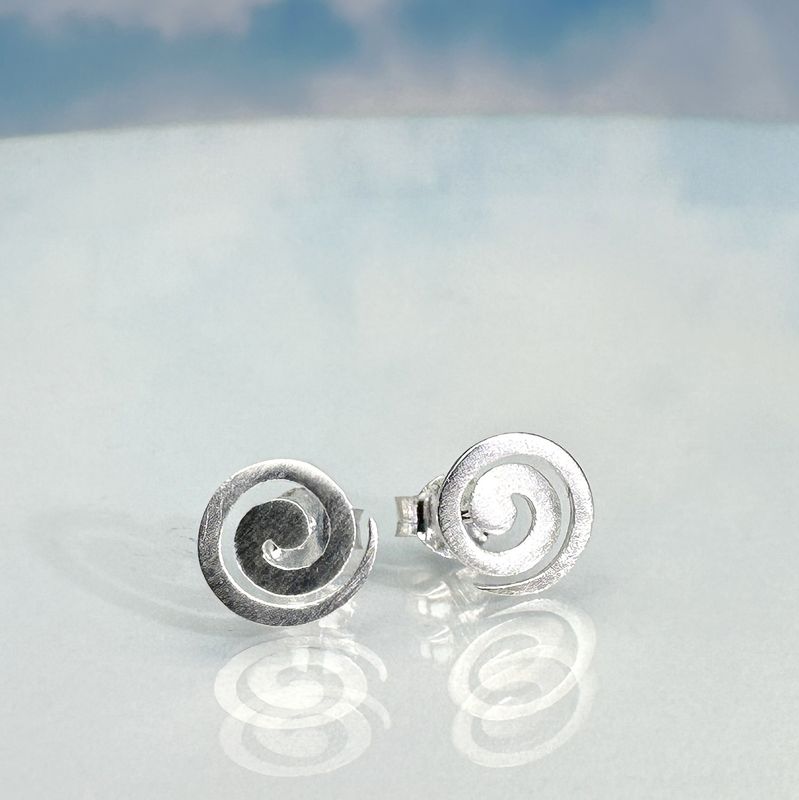 stud earrings in 925 sterling silver, matt brushed with a spiral motif