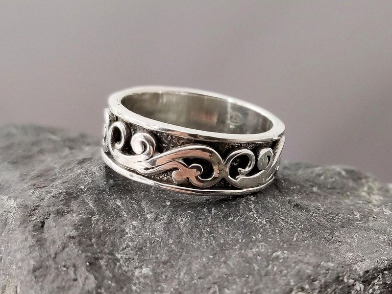 Ring silver rotatable