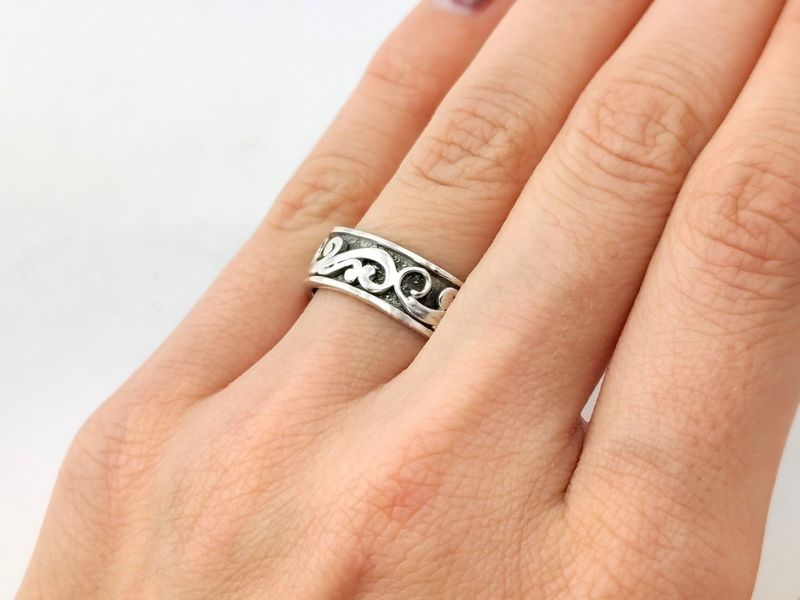 Ring silver rotatable