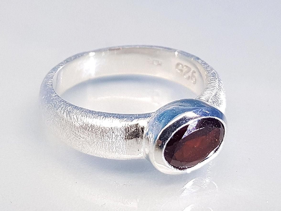 Ring garnet 925 silver