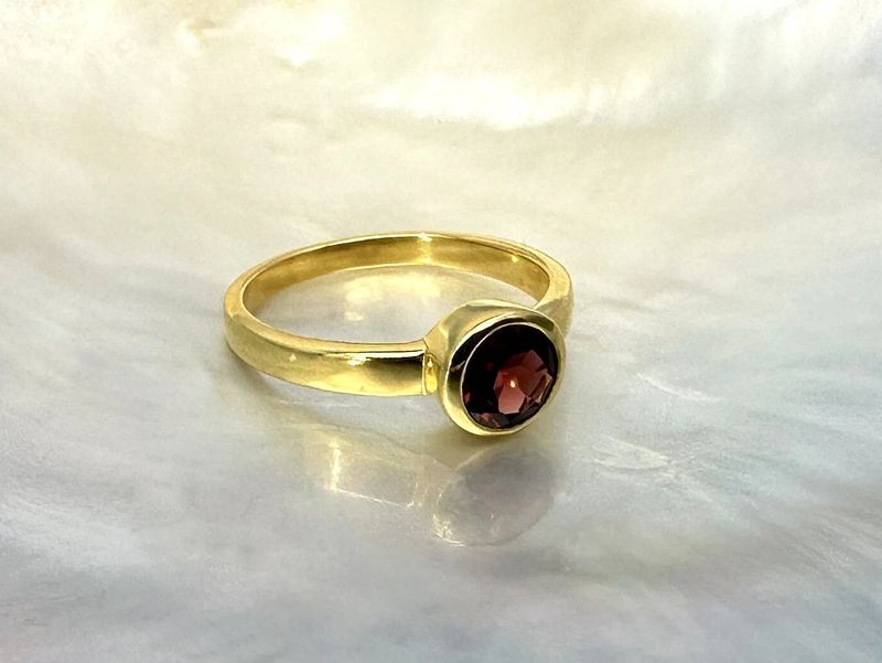Ring garnet gold