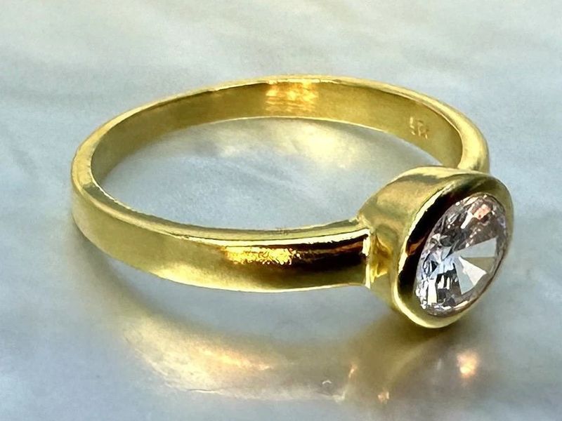 Ring zirconia gold