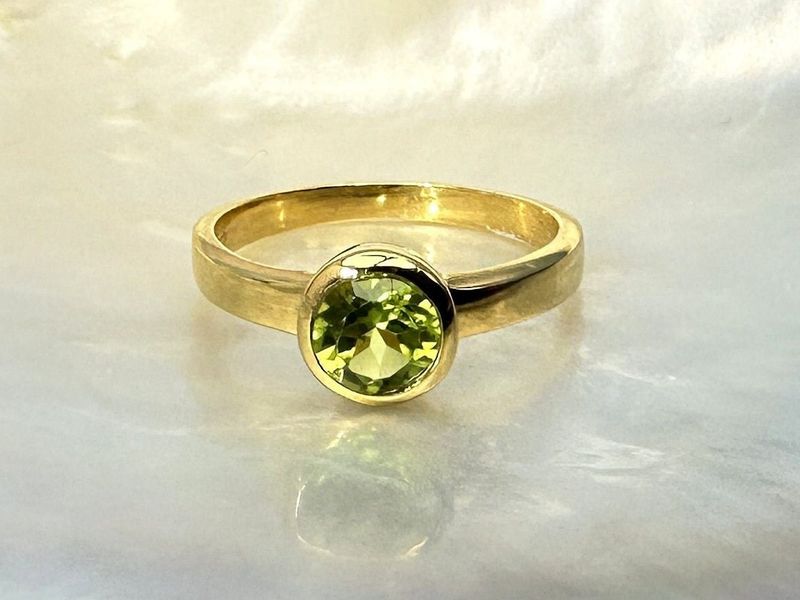 Ring peridot gold