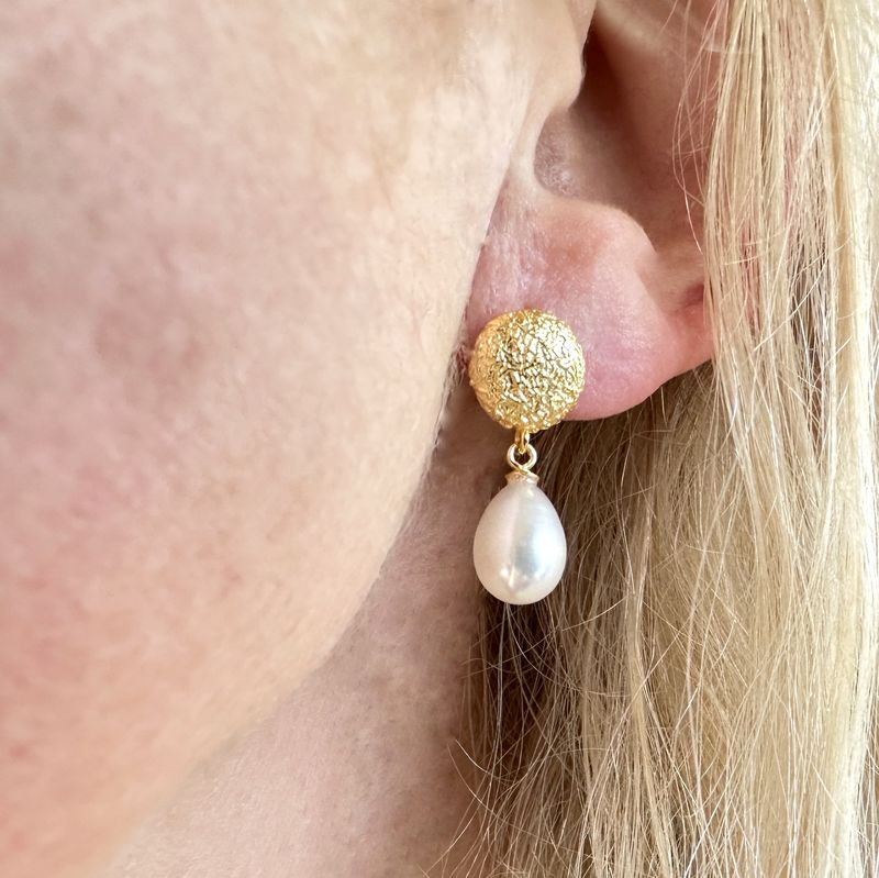 Earrings guenuine pearl  silver 18 ct. gold platet
