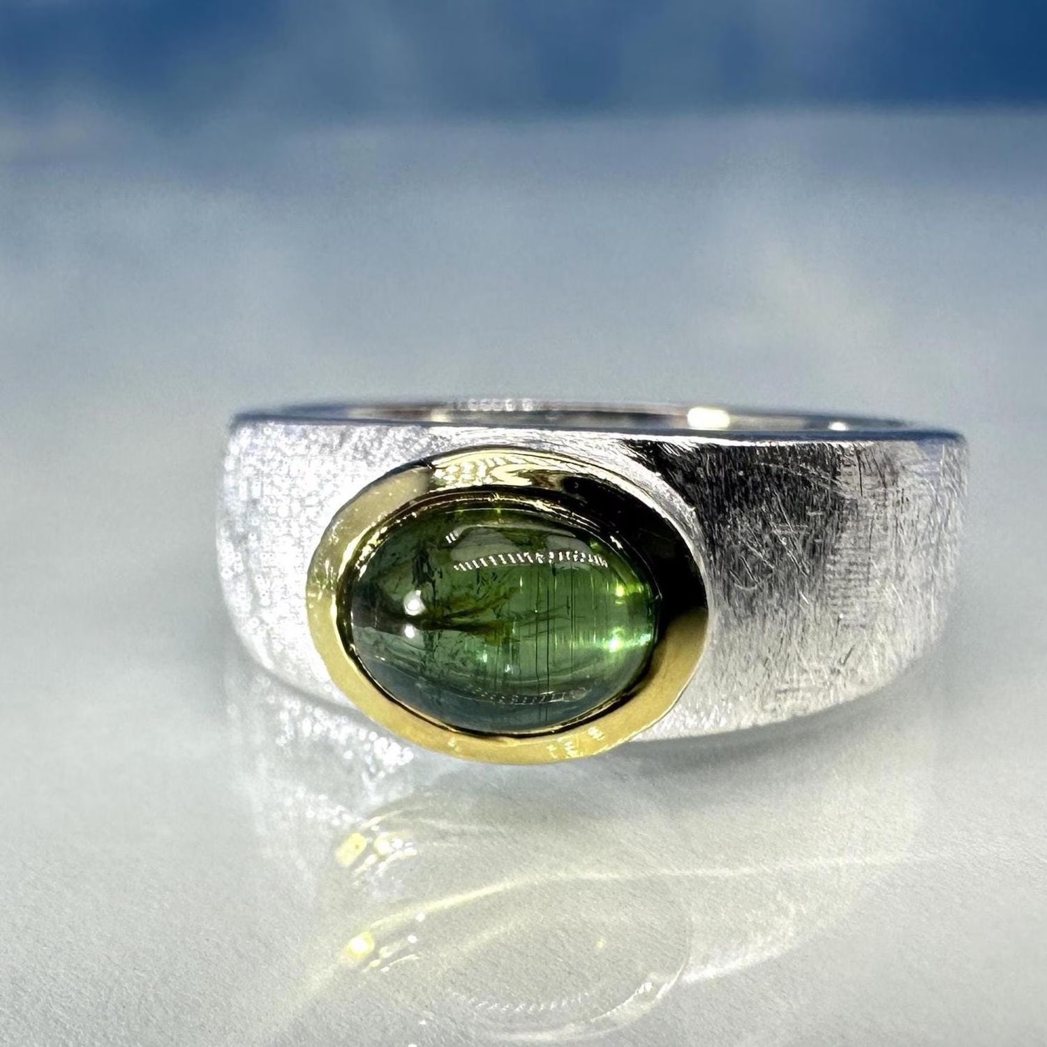 Ring green tourmaline bicolour