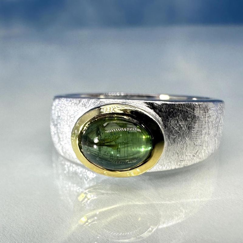 Ring green tourmaline bicolour