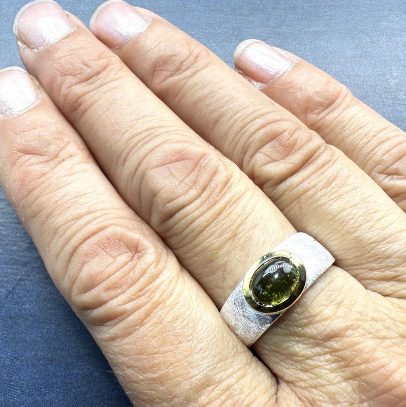 Ring green tourmaline bicolour