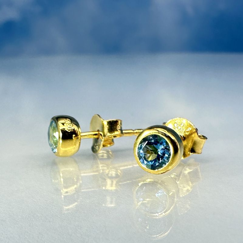 Earrings Topaz London Blue 18 ct gold plated