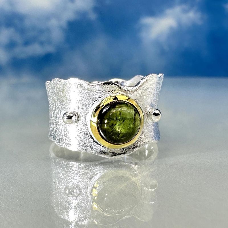 Ring green tourmaline bicolour