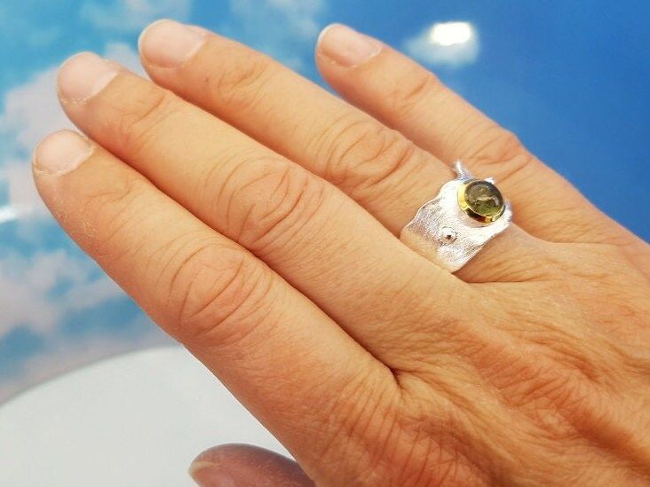 Ring green tourmaline bicolour