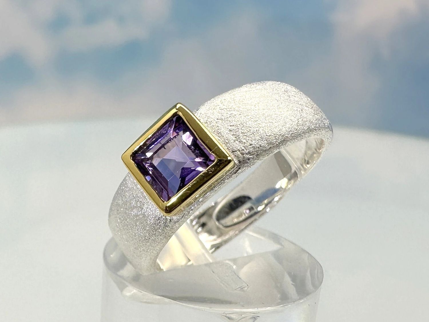 Amethyst gold ring