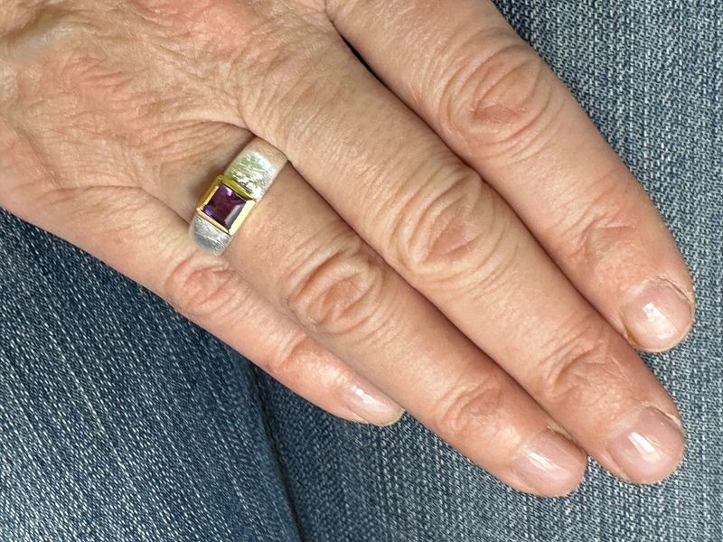 Amethyst gold ring