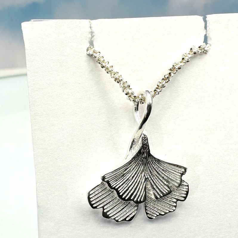 Ginkgo leaf pendant in 925 Sterling silver