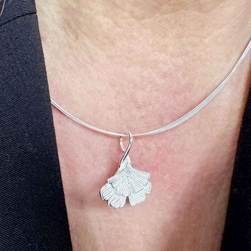 Ginkgo leaf pendant in 925 Sterling silver