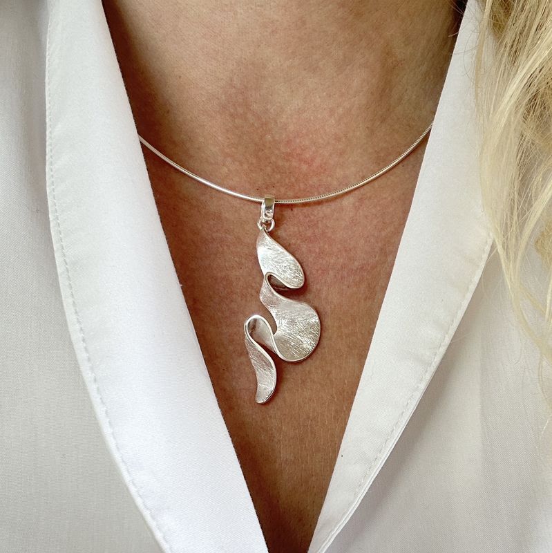 Extravagant wave-shaped pendant made from 925 Sterling silver