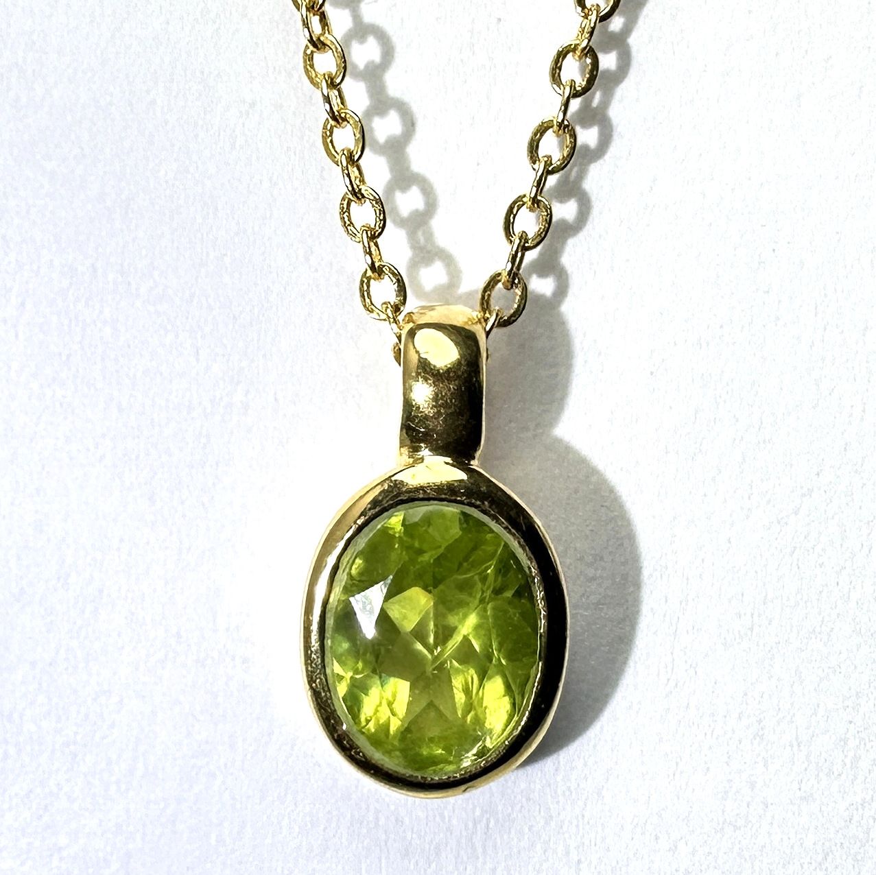 Pendant genuine peridot gold