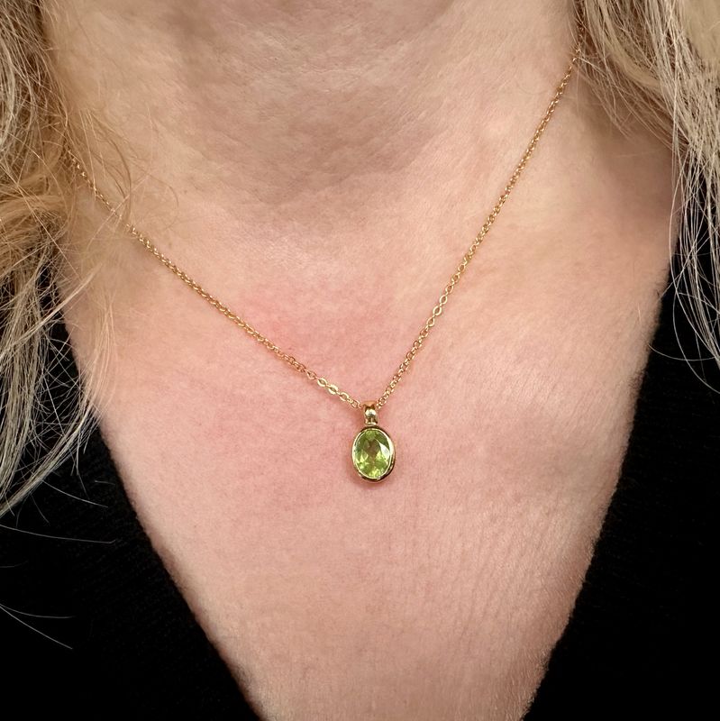 Pendant genuine peridot gold