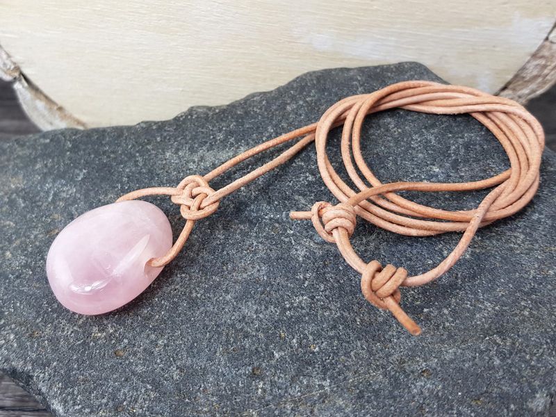 Rose quartz tumbled stone