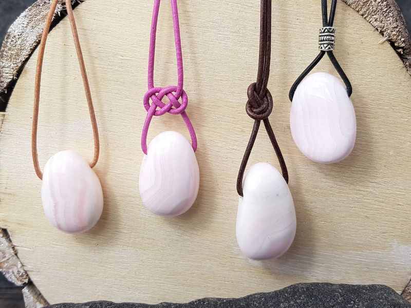 Manganocalcite tumbled stone