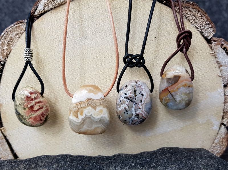 Crazy Lace tumbled stone
