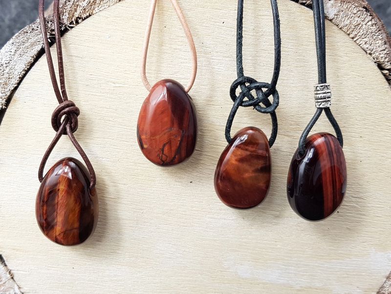 Red tiger&#39;s eye tumbled stone