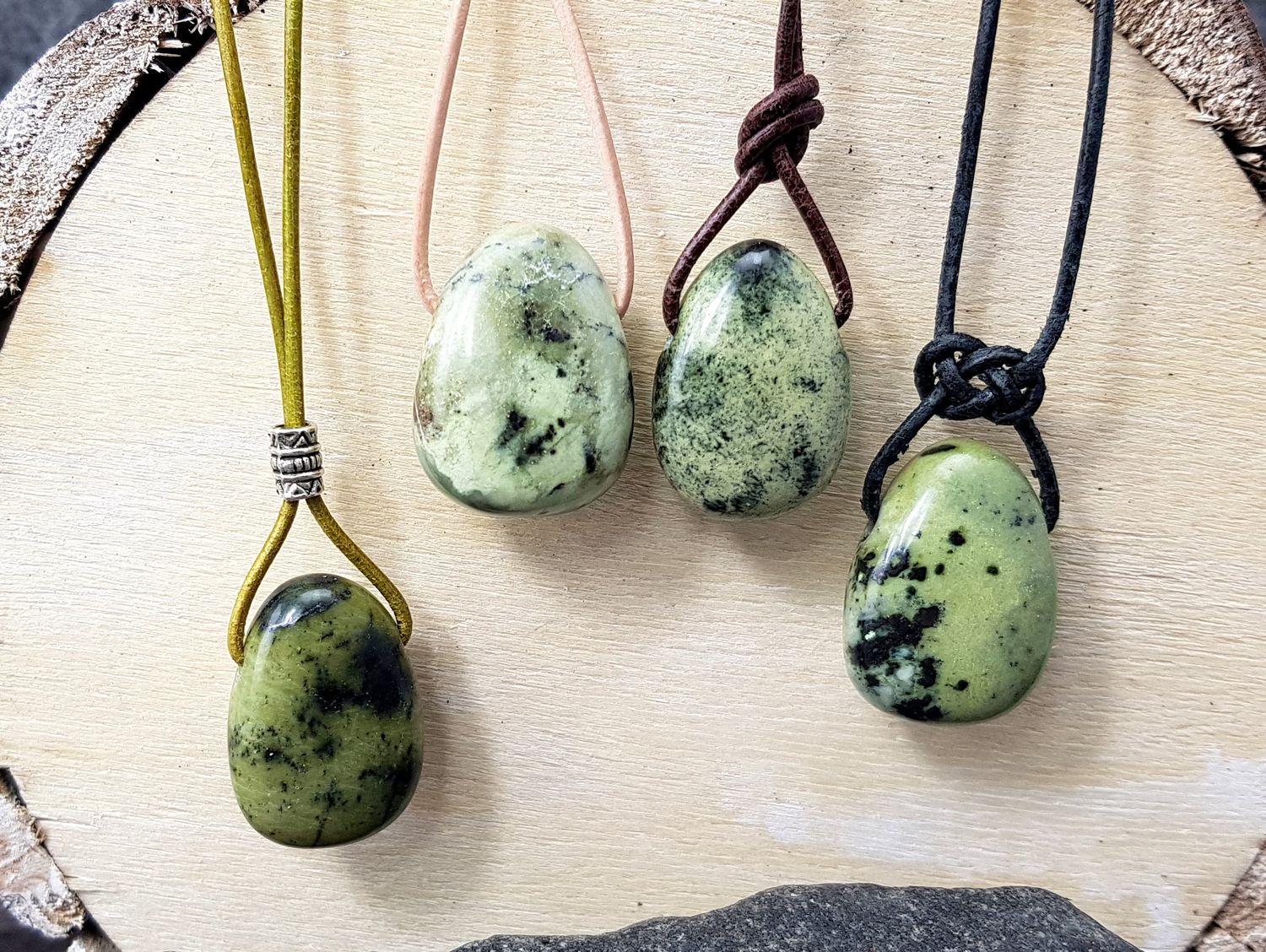 Serpentine Chytha tumbled stone