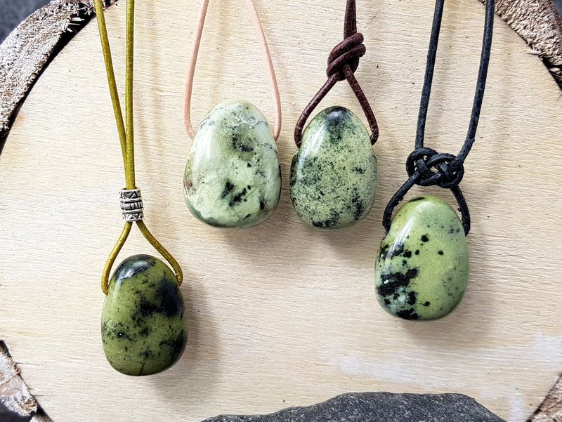 Serpentine Chytha tumbled stone