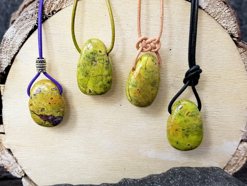 Stichtit tumbled stone