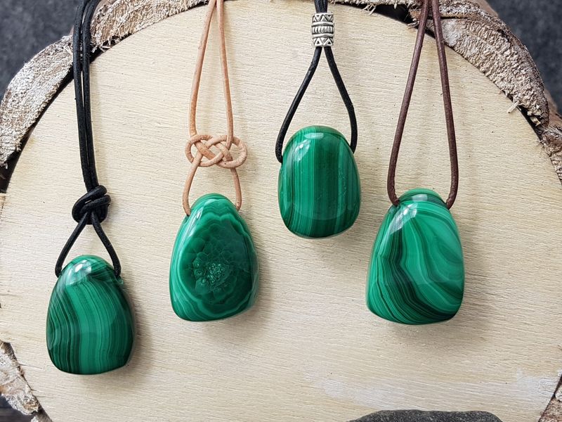 Malachite tumbled stone