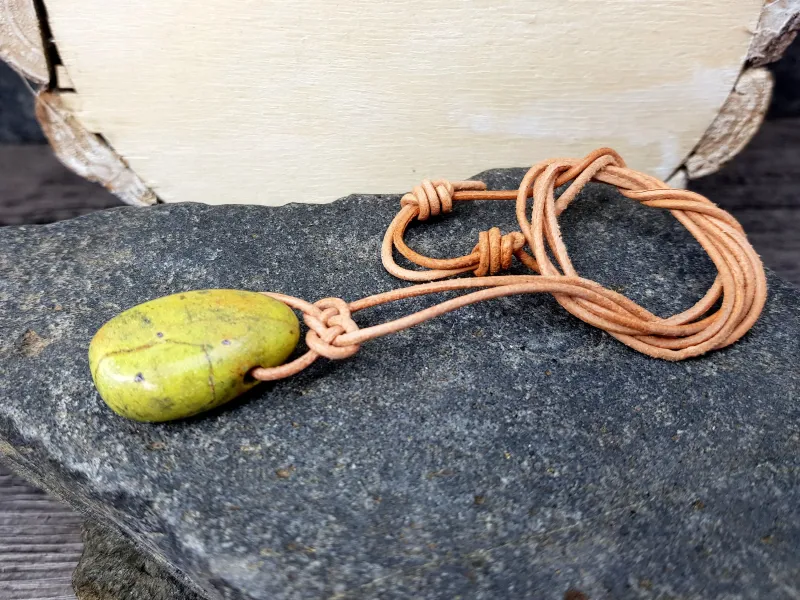 Stichtit tumbled stone