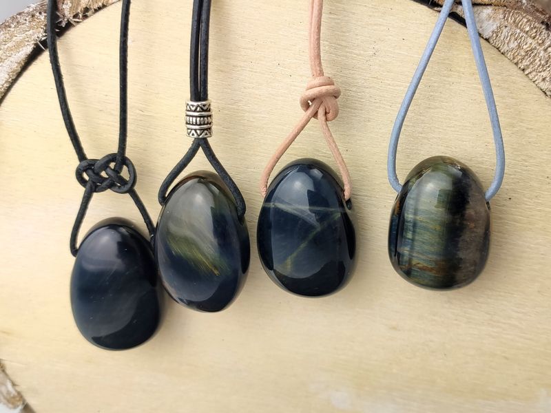 Hawk&#39;s eye tumbled stone
