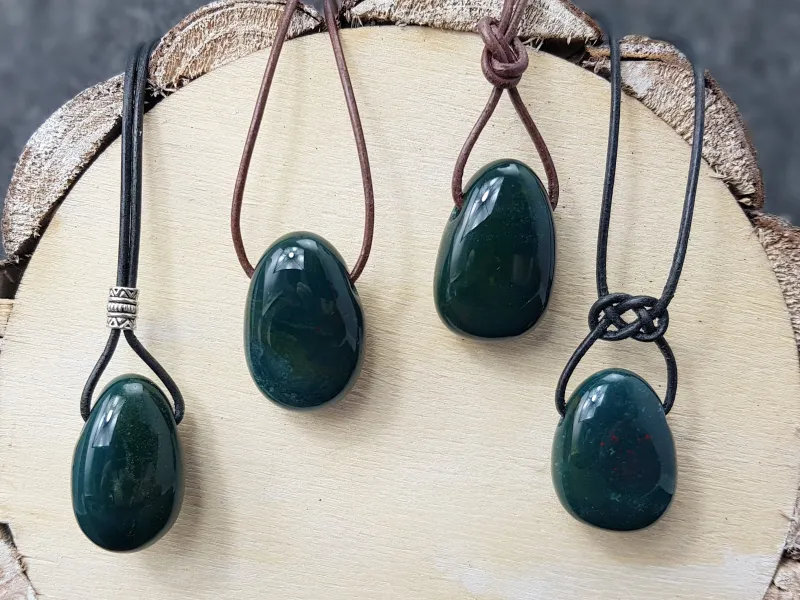 Heliotrope tumbled stone