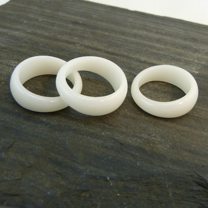 White jade convex ring