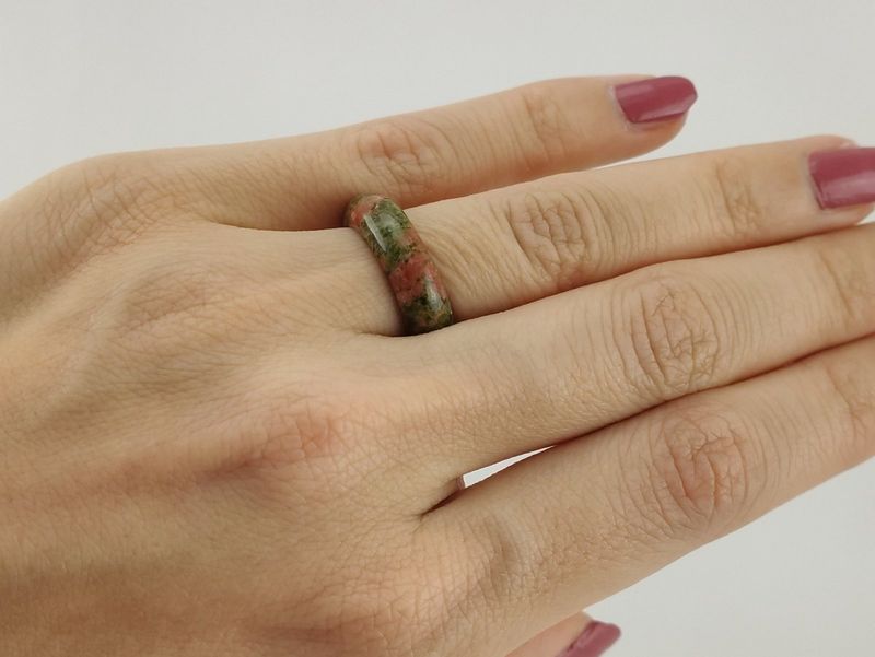 Ring made of unakite (epidote)