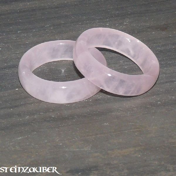 Rose quartz ring