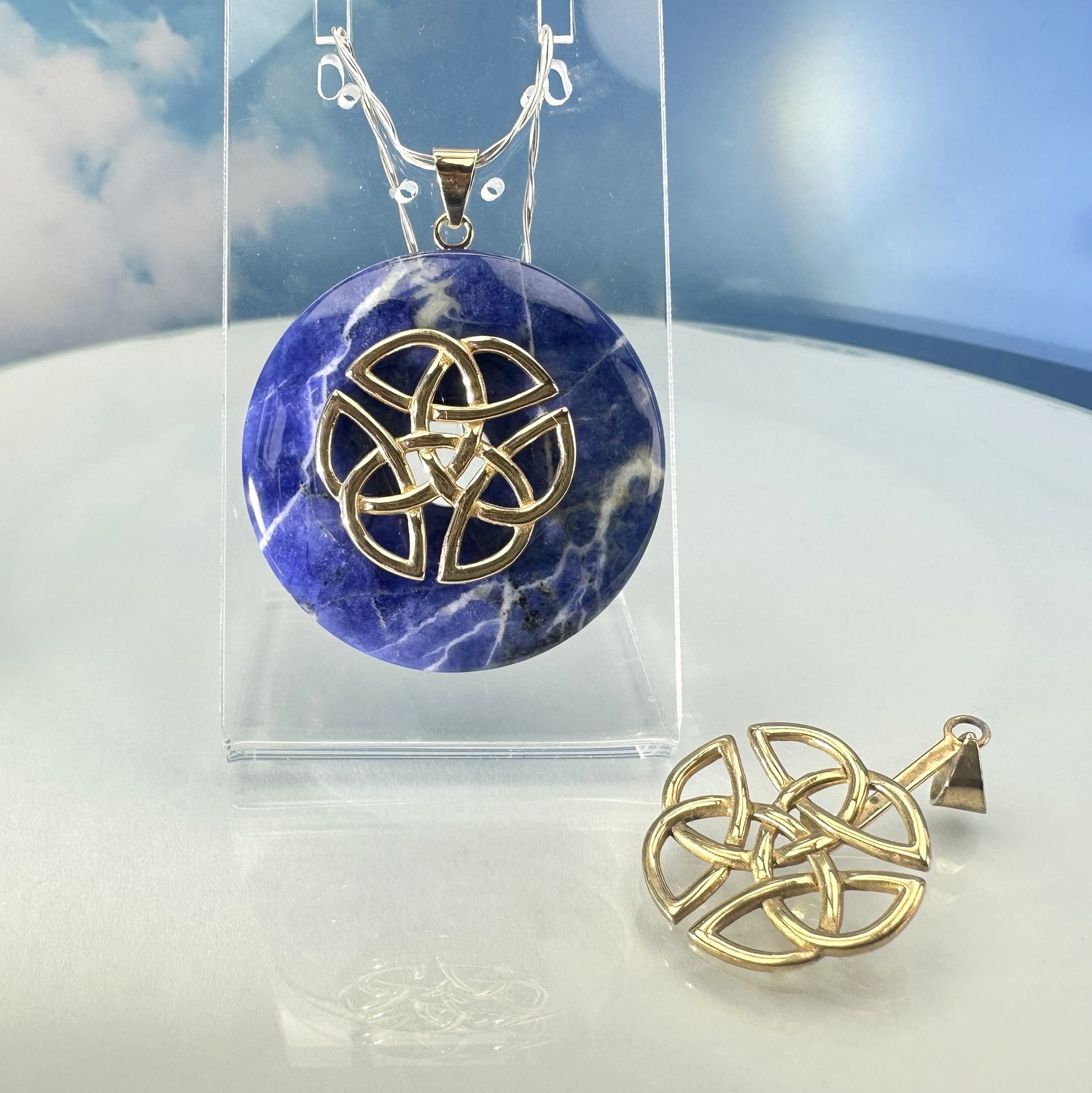 Gold-plated copper donut holder in the shape of a Celtic knot