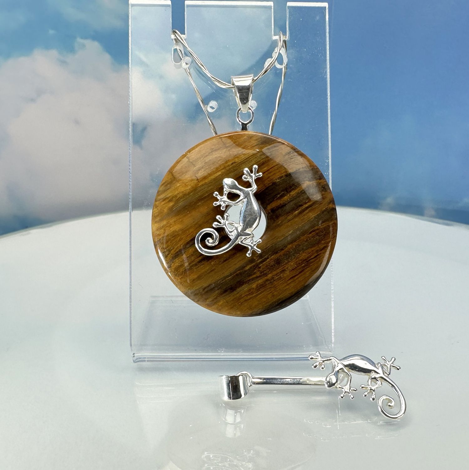 Donut holder in the shape of a lizard made from silver-plated copper.