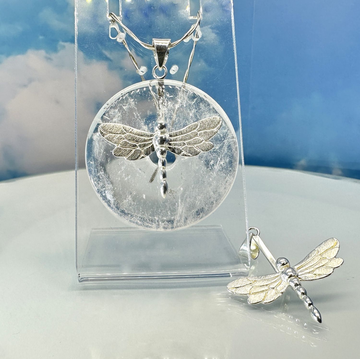 Donut holder in the shape of a dragonfly
