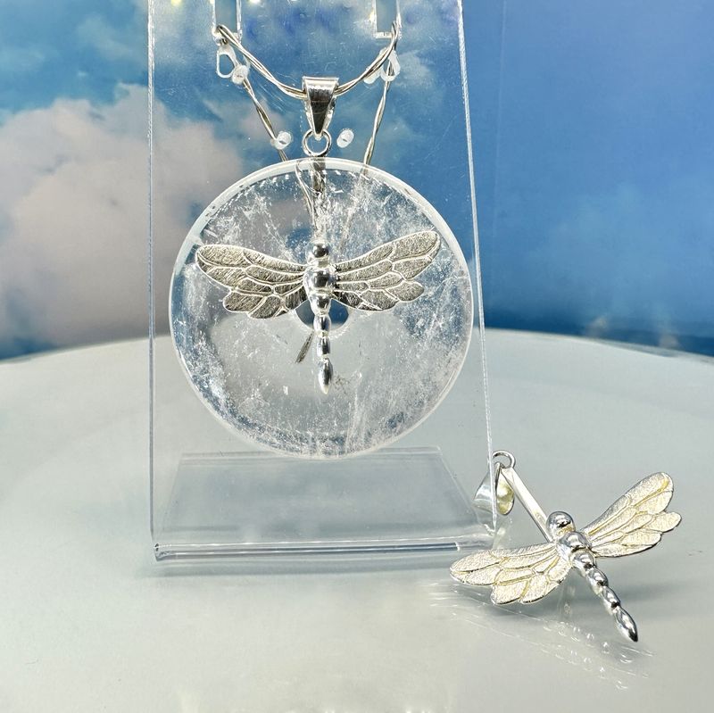 Donut holder in the shape of a dragonfly
