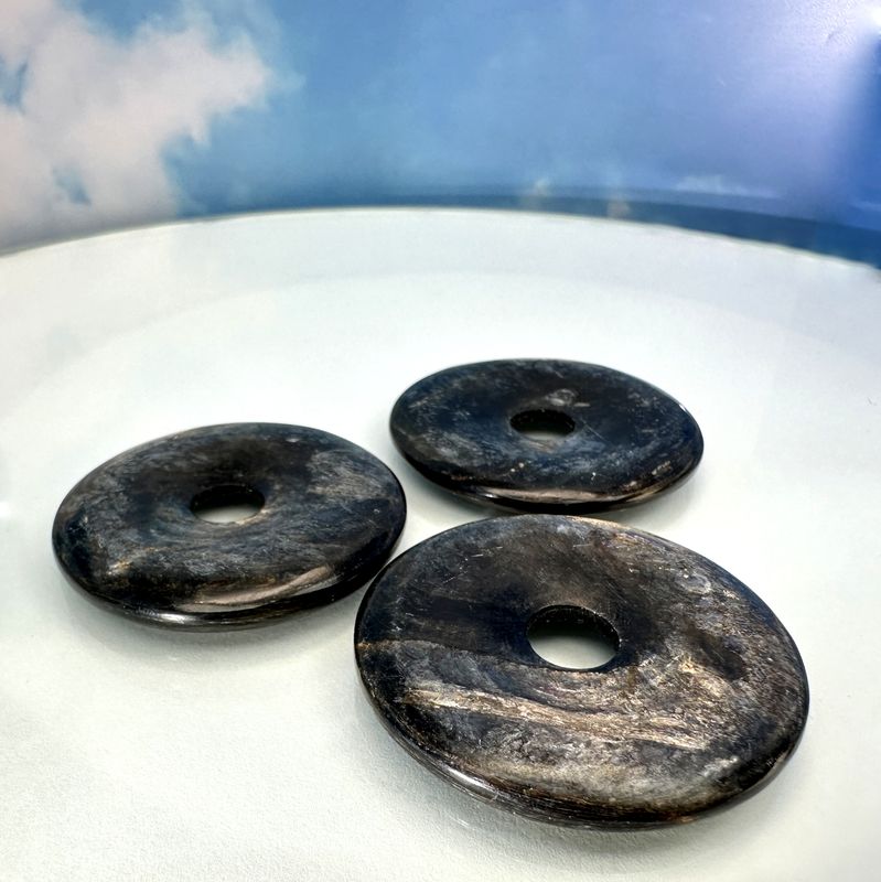 Muscovite / zarinite donut