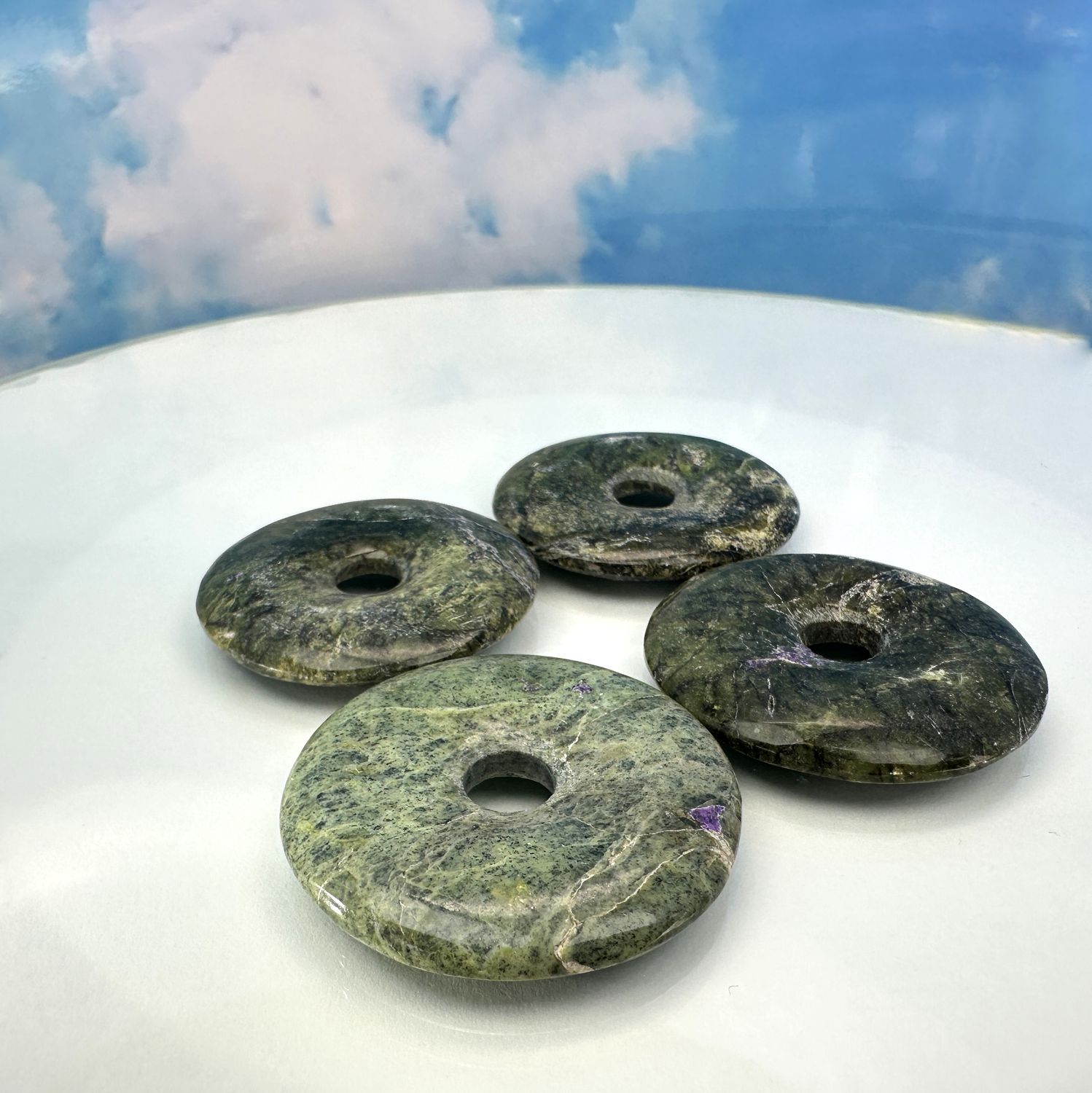 Donut Stichtite in Serpentine