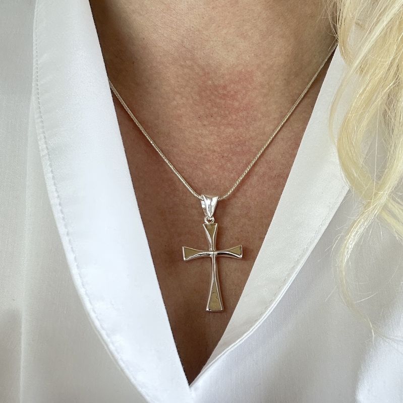 Beautiful cross made of 925 sterling silver unisex