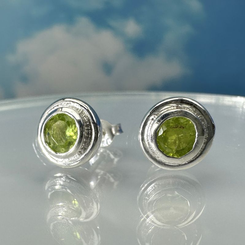Earrings / Stud Earrings Peridot 925 Silver