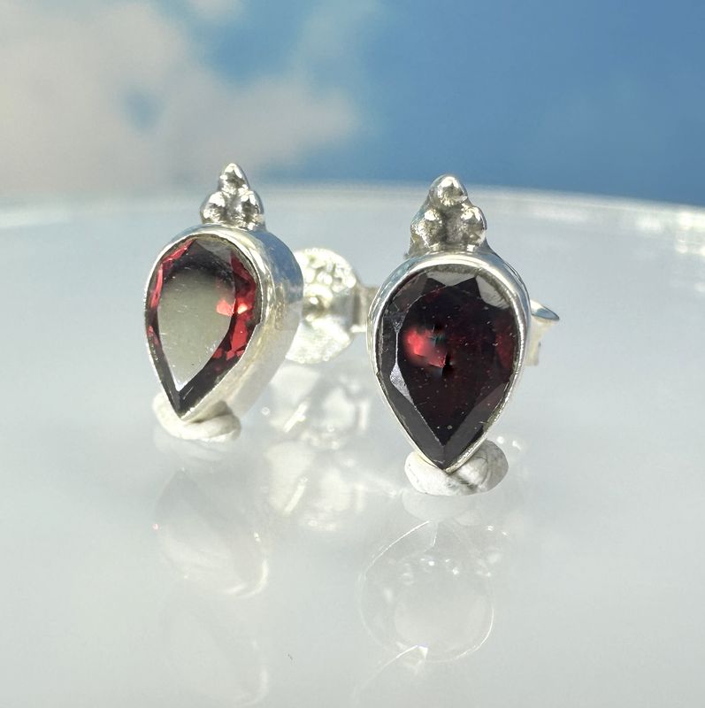 Earrings / Stud Earrings Garnet 925 Silver
