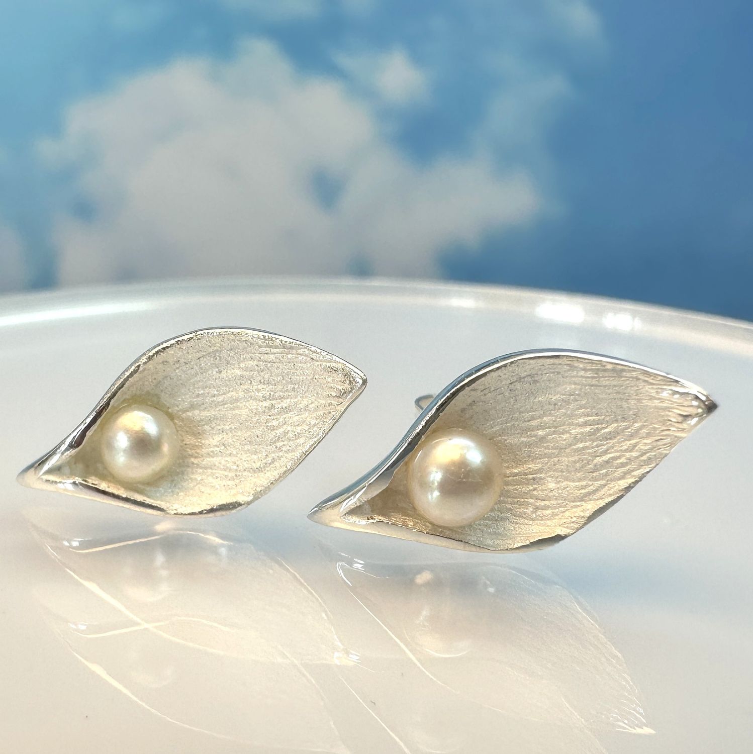 Calla flower earrings made from genuine pearls and 925 silverCalla flower earrings made from genuine pearls and 925 silver