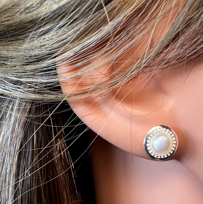 Timeless classic earrings with genuine pearls, 925 silver
