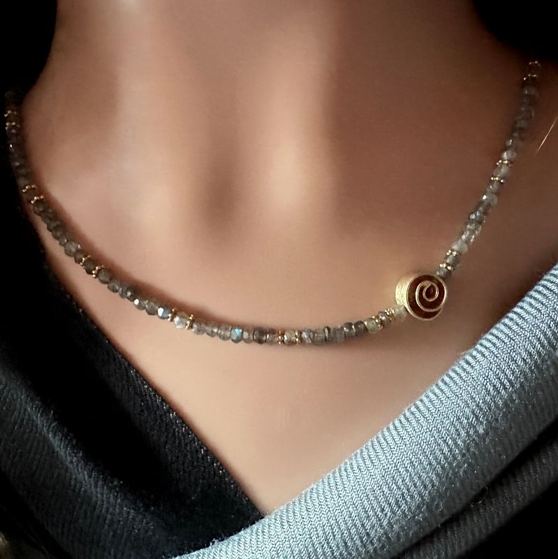 Timeless necklace made of shimmering faceted labradorite combined with gold-plated 925 sterling silver