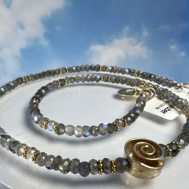Timeless necklace made of shimmering faceted labradorite combined with gold-plated 925 sterling silver